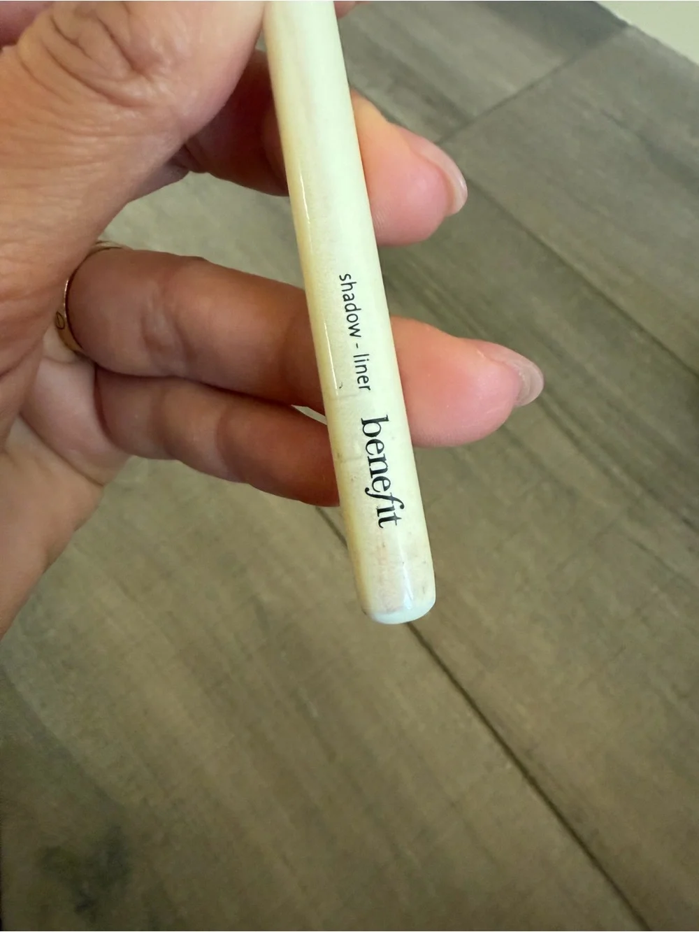 Benefit Eyeshadow/Liner Brush with Orange Bristles and Cream Handle
